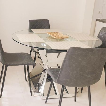 Moderne Zweizimmerwohnung Есен Екстериор снимка