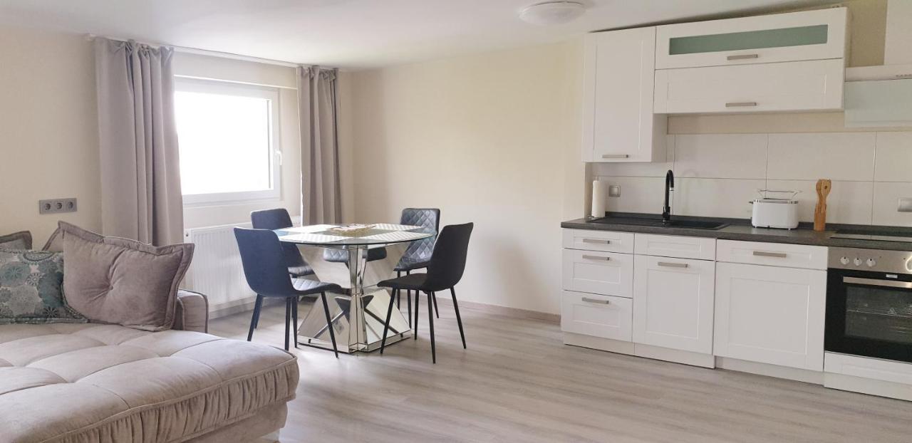 Moderne Zweizimmerwohnung Есен Екстериор снимка