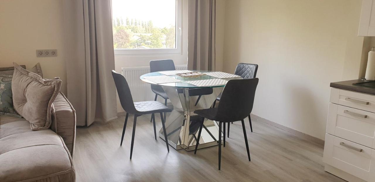 Moderne Zweizimmerwohnung Есен Екстериор снимка