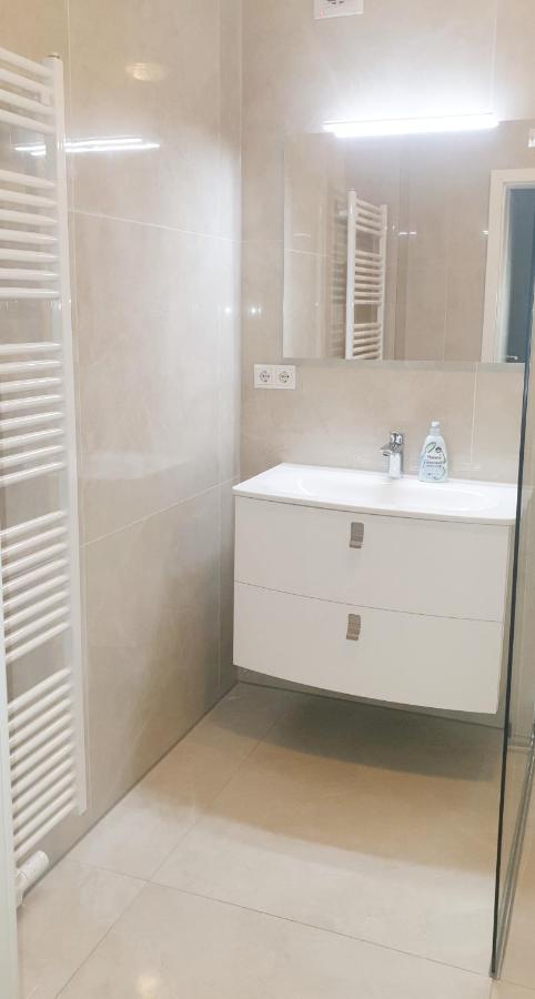 Moderne Zweizimmerwohnung Есен Екстериор снимка
